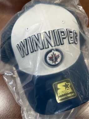 🆕 Brand New 🆕 - STARTER White and Navy Winnipeg Embroidered Cap